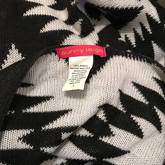 Beautiful cardigan - Picture 3 of 3